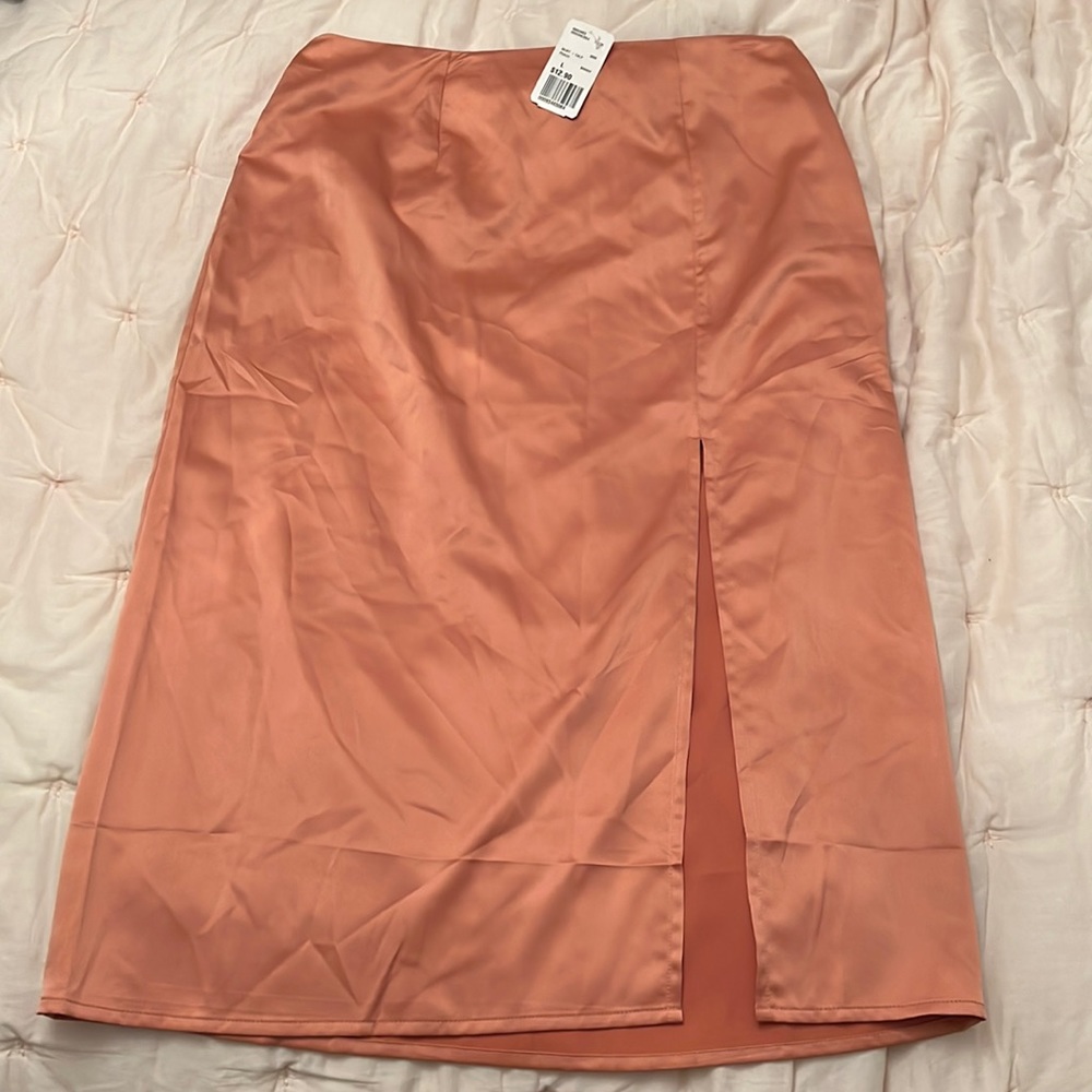 Pencil knee skirt with slit